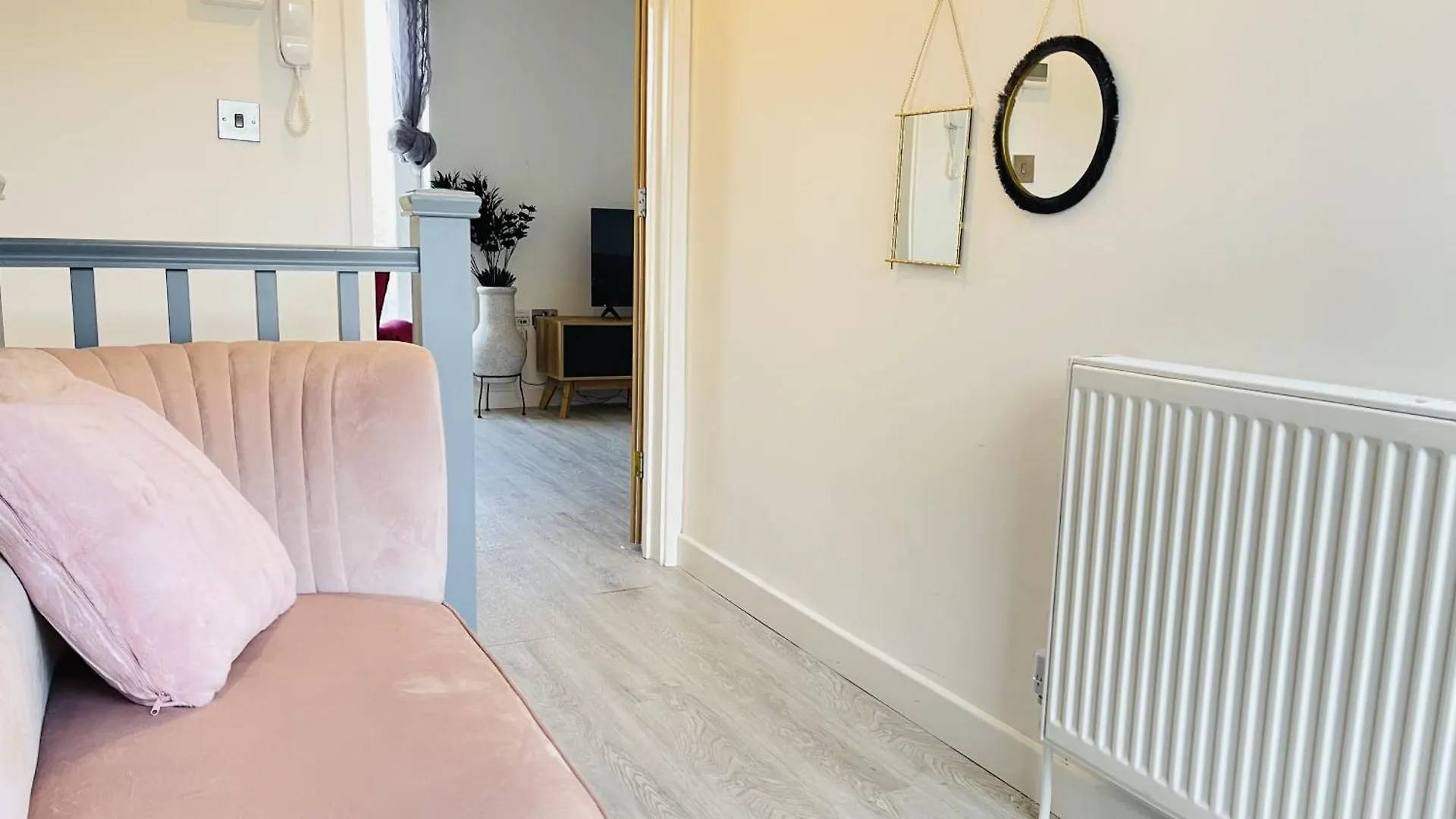 Spacious 4 Bedroom, Wi-Fi, 2 Gardens, Sleeps 8 - Amethyst Кембридж 0*,