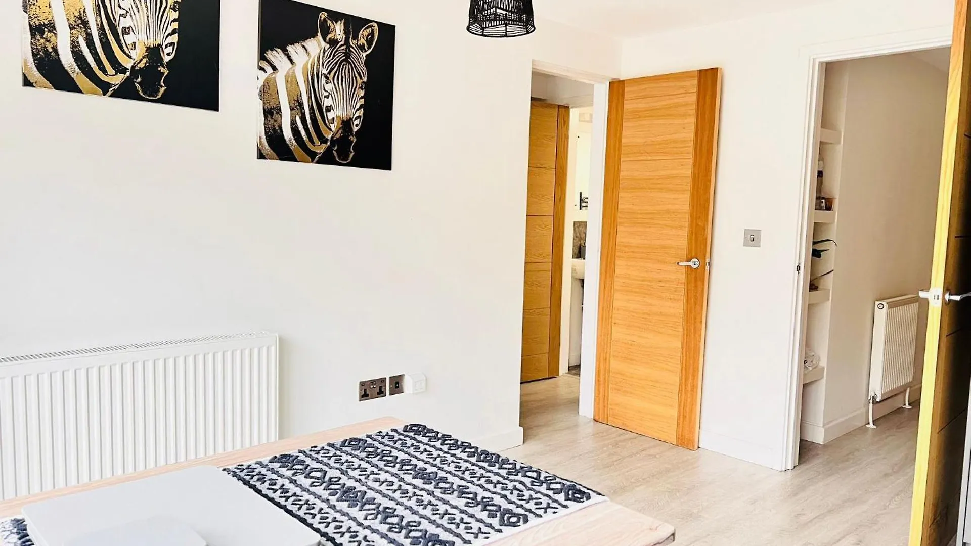 Spacious 4 Bedroom, Wi-Fi, 2 Gardens, Sleeps 8 - Amethyst Кембридж Дом отдыха