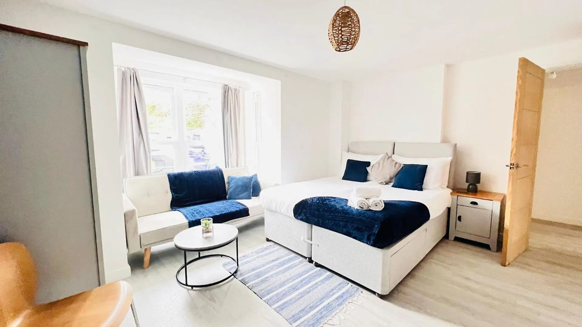 Дом отдыха Spacious 4 Bedroom, Wi-Fi, 2 Gardens, Sleeps 8 - Amethyst Кембридж