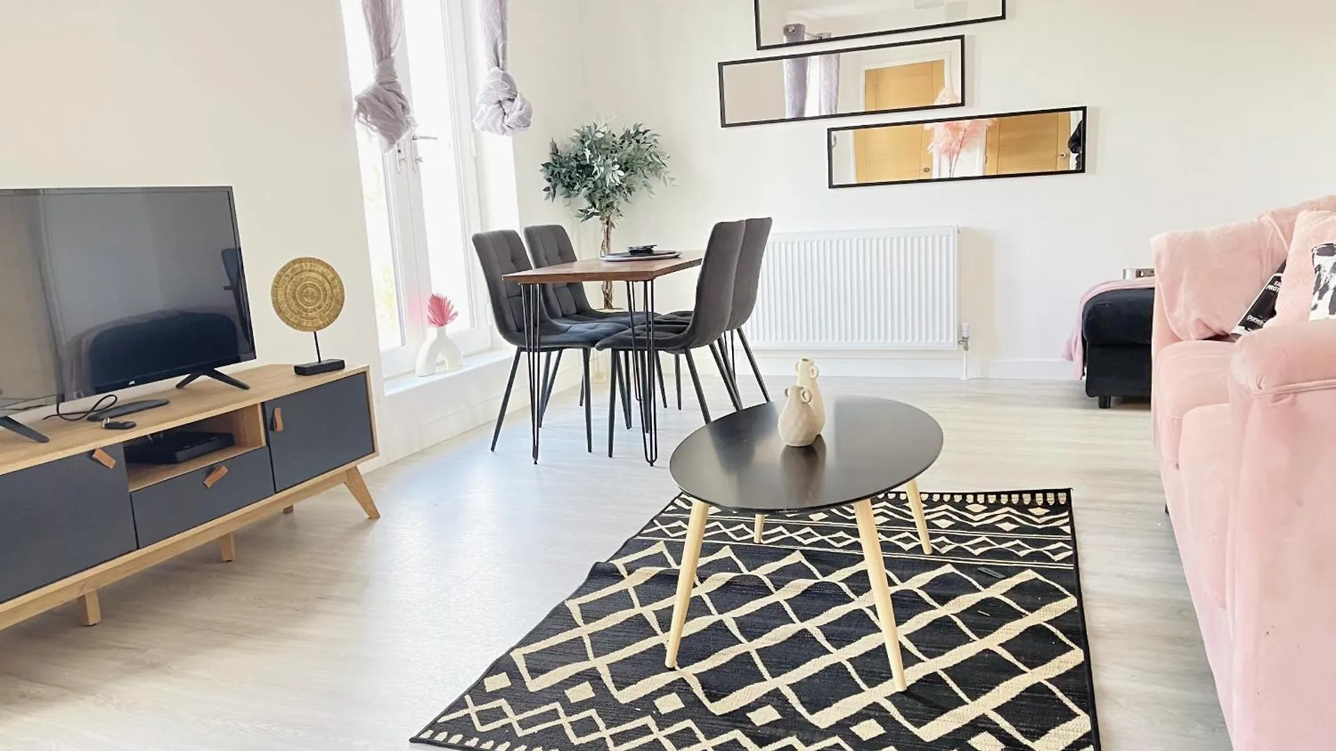 Spacious 4 Bedroom, Wi-Fi, 2 Gardens, Sleeps 8 - Amethyst Кембридж Великобритания