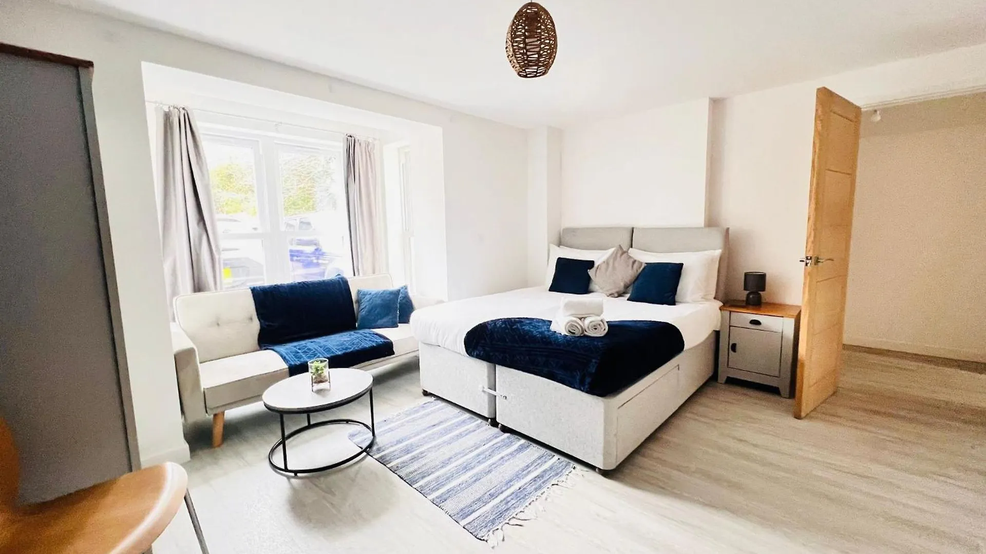 Дом отдыха Spacious 4 Bedroom, Wi-Fi, 2 Gardens, Sleeps 8 - Amethyst Кембридж Великобритания