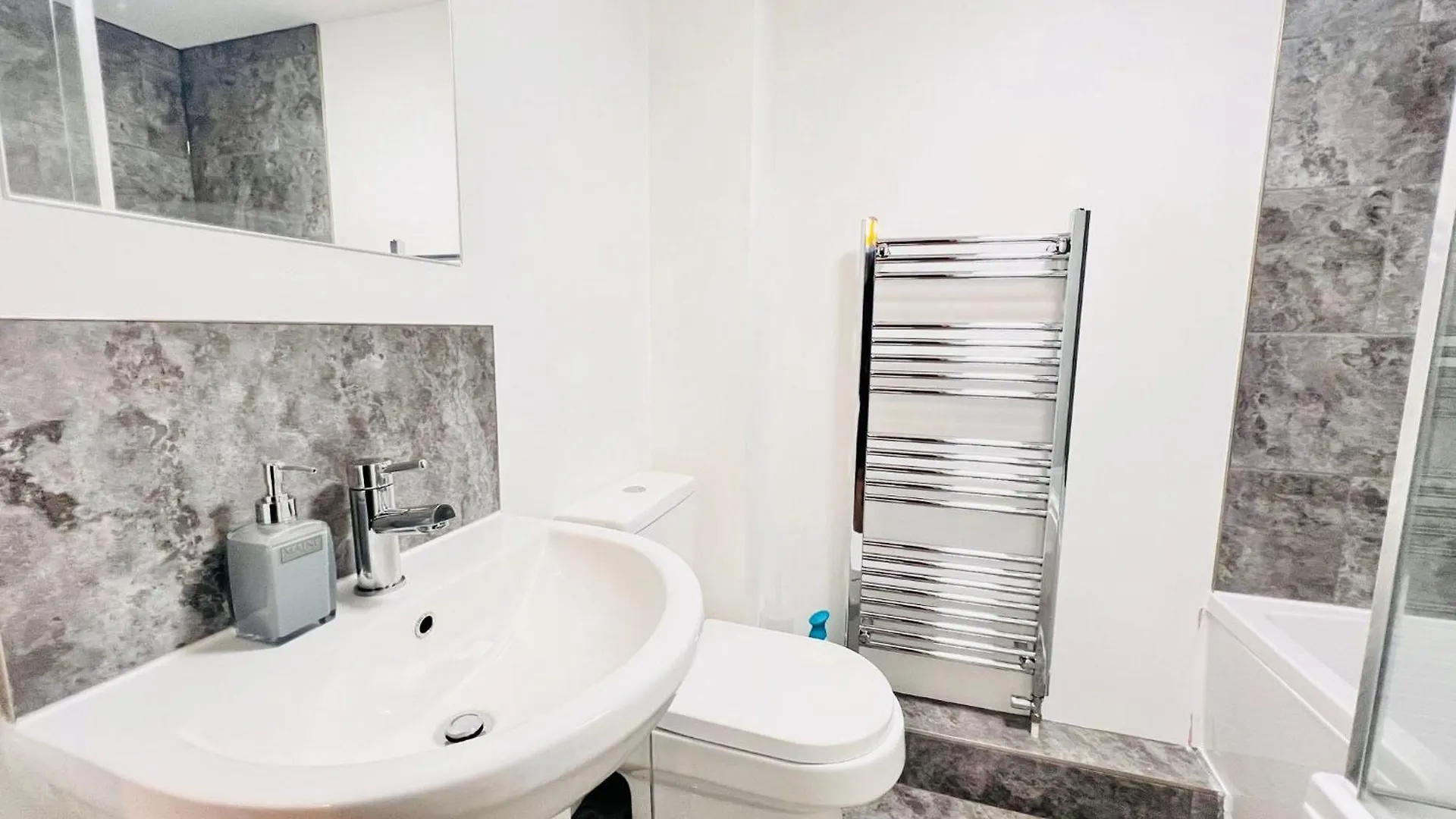 Spacious 4 Bedroom, Wi-Fi, 2 Gardens, Sleeps 8 - Amethyst Кембридж Дом отдыха