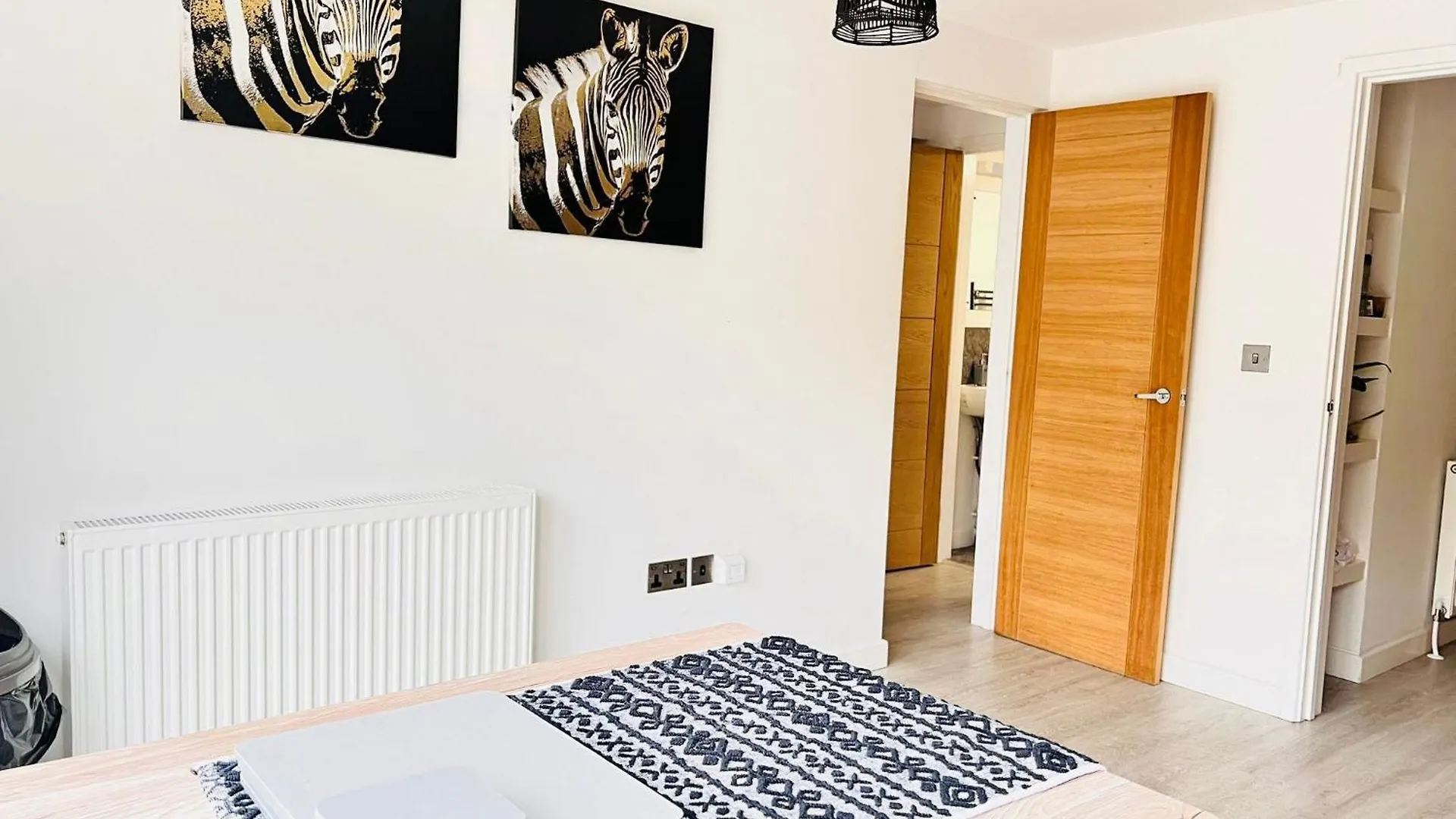 Spacious 4 Bedroom, Wi-Fi, 2 Gardens, Sleeps 8 - Amethyst Кембридж Великобритания
