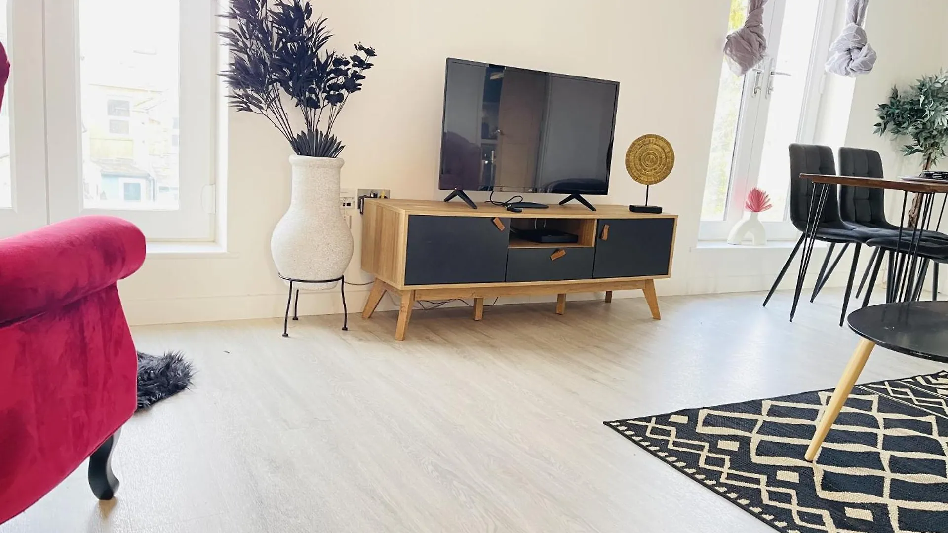 Spacious 4 Bedroom, Wi-Fi, 2 Gardens, Sleeps 8 - Amethyst Кембридж Дом отдыха